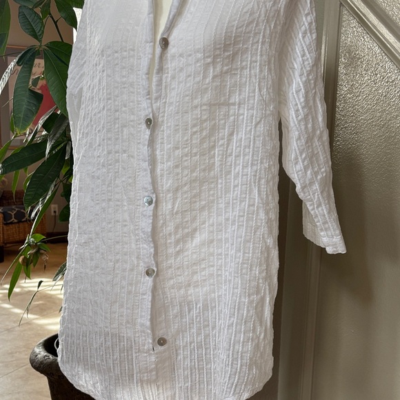 White Textured effortless Button-Up Shirt / Cover Up w Hoodie 🤩 - Picture 3 of 12